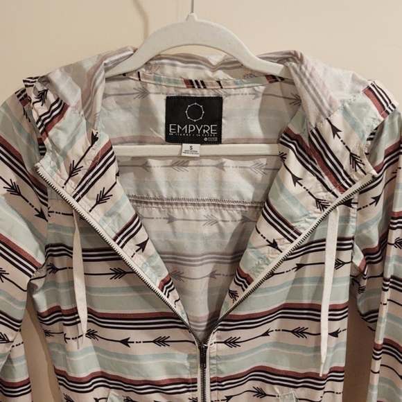 Geometric print light windbreaker - Picture 3 of 3